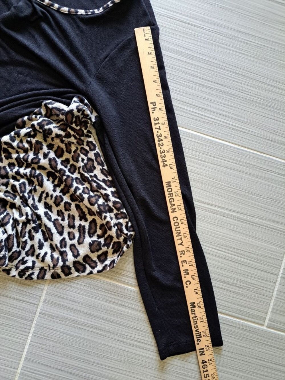 Larace 4X Lot of 2 Womens Black Tunic Tops Leopard Print Lightweight Comfortable - Picture 11 of 11